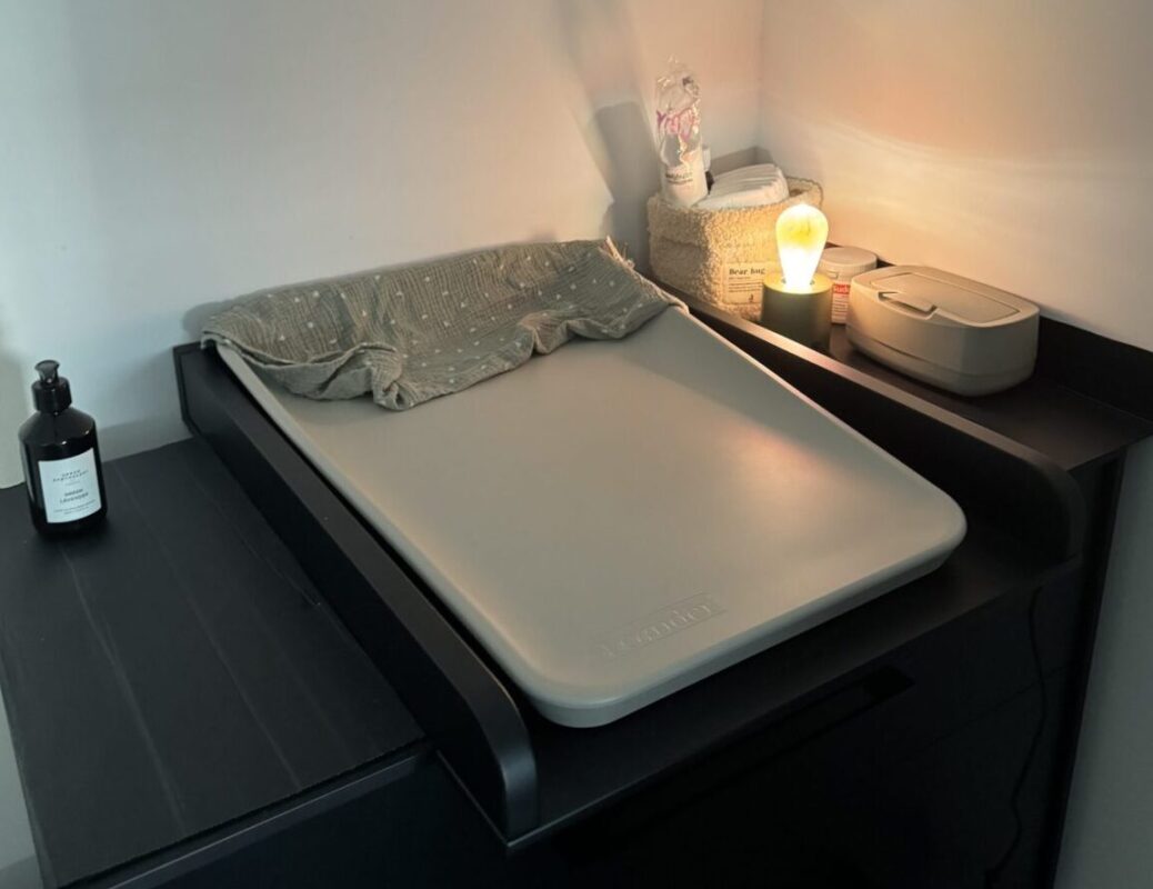 Commode met verzorgingsmandje/commodemandje