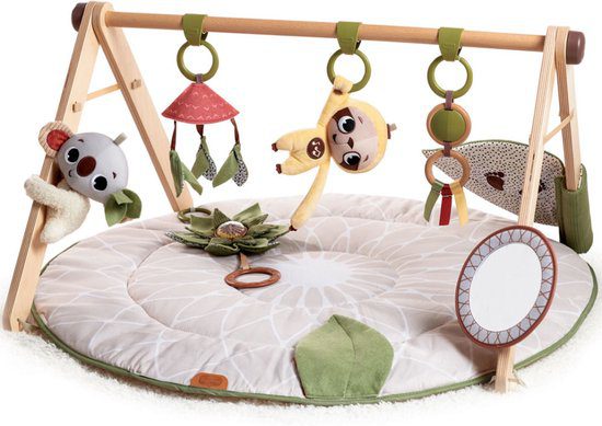 Houten babygym met speelkleed