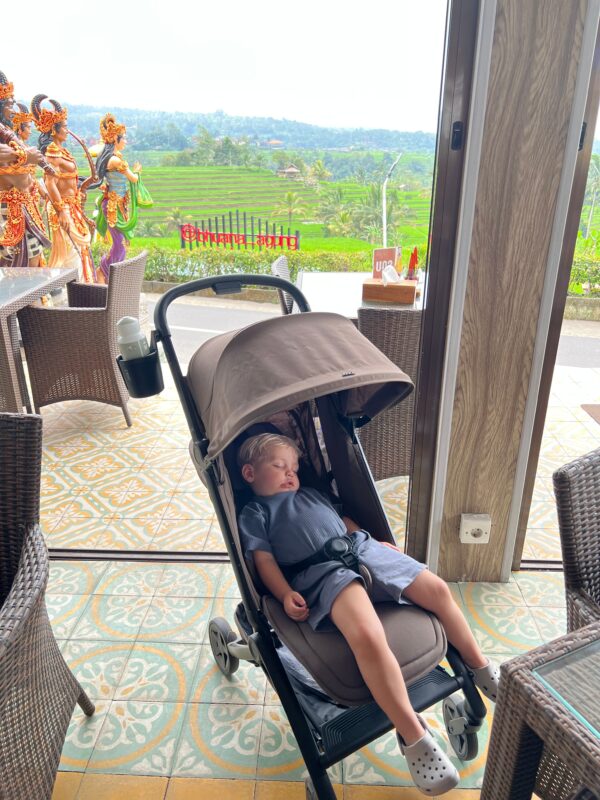 Lewis slapend in de Joolz Aer2 op Bali